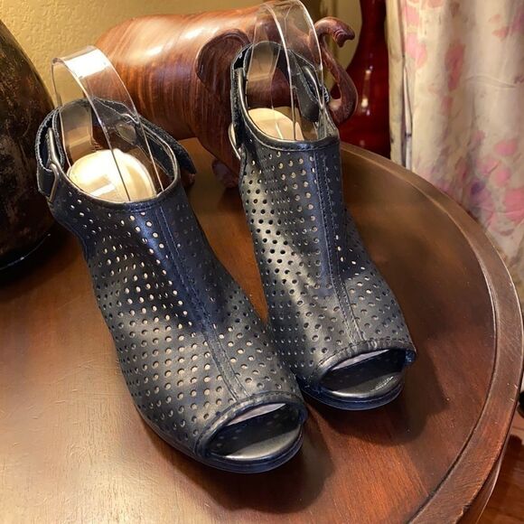 Audrey Brooke Aubrie Bootie - 9 1/2 / Black - Picture 2 of 6